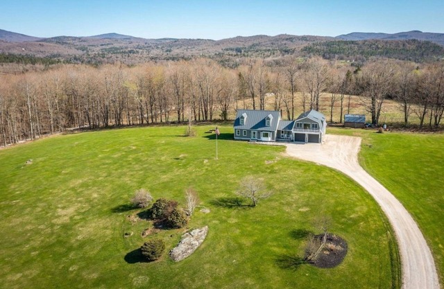 Huge Modern Estate w/ hot tub, mountain views, minutes to Okemo