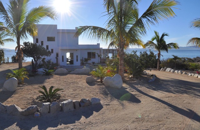 Enorme, privado La Ventana / El Sargento Casa y playa Bodega en el océano ~ 3K SQf