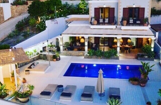 Impresionante y bien diseñada villa de lujo con relajación en mente.