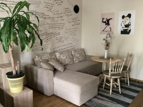 Hygge Home - artistic style apartment with free parking Friday 7 pm - Monday 8 am