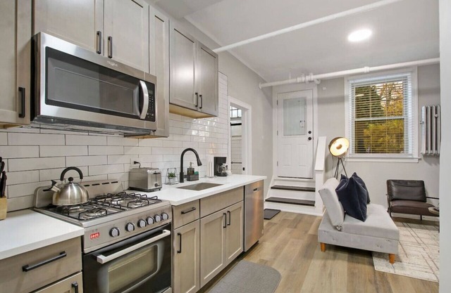 Cozy Chic 1BR Chicago Apartment