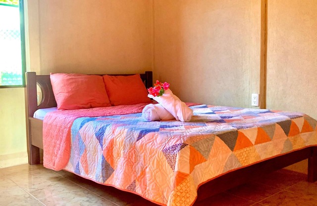 Ideal para descansar del bullicio de la ciudad, se observan aves desde temprano.