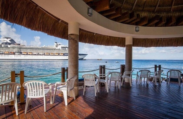Ideal Studio for Weekend Getaway with Pool & Hot Tub