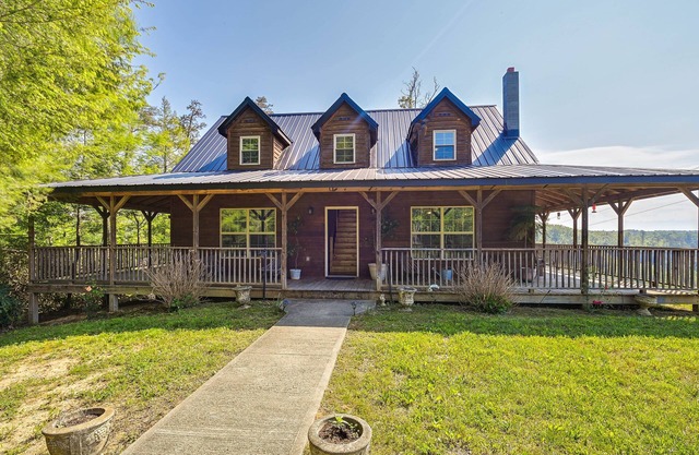 Idyllic Beattyville Cabin Rental w/ Stunning Views