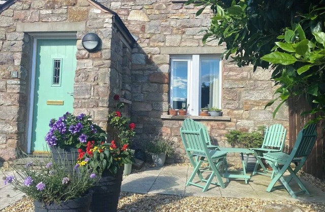 Idyllic cottage sleeps 4 pet friendly