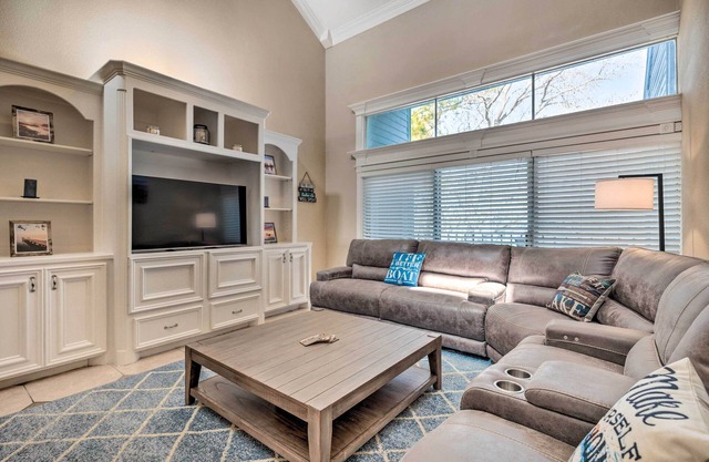 Idyllic Montgomery Condo w/ Pool & Lake View!