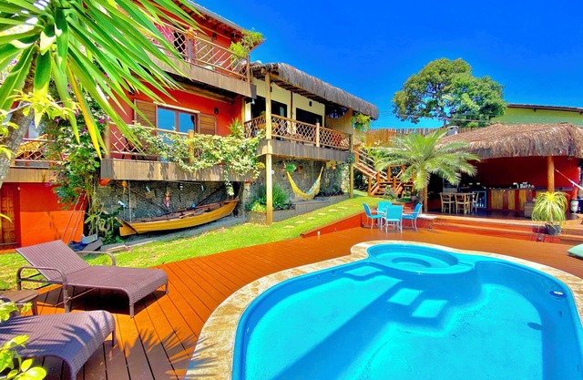 Casa rústica con piscina y spa: vista completa al mar