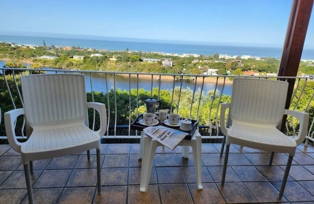 iGolomi Hillside Cottage, Wilderness - a sea view holiday house