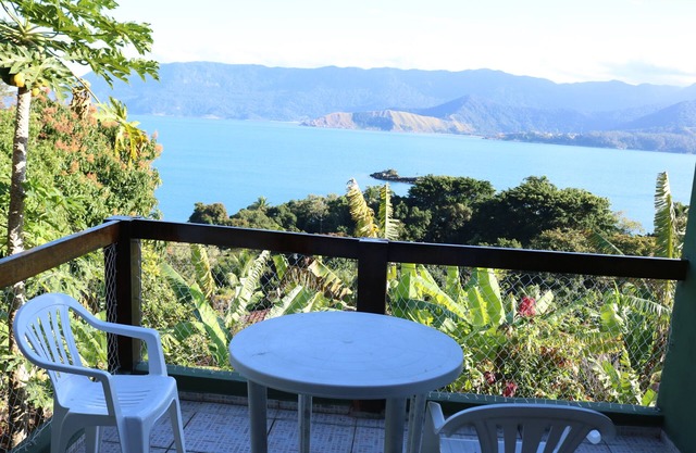 Casa Ilhabela con vista al mar y vacaciones a 250 mts de la arena.