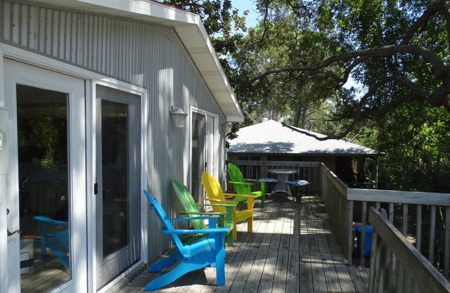 Casa moderna y cómoda de 2 dormitorios y 2 baños en el extremo norte de Tybee; Maravilloso valor!