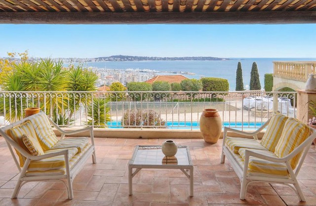 IMMOGROOM- Top of villa 200m2 - Garden - Pool - Sea view - Parking - Wifi