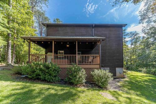 Impressive Cabin with Fireplace and Hot-tub in Sautee Nacoochee, Georgia