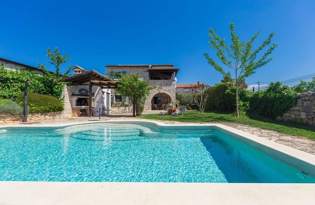 Impresionante finca con piscina privada, vistas al mar, cuna e interior especial