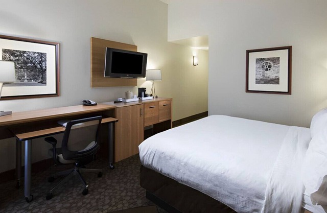 Impressive King Room! Great Location & Service