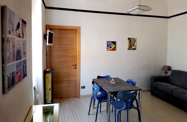 En el corazón de Loano, en un edificio histórico, apartamento de dos habitaciones, bacalao. CITRA 009034-LT-0810