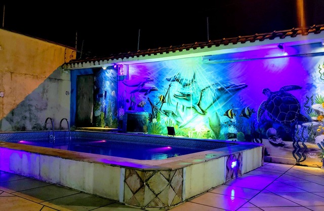 En el centro Piscina climatizada C / Wi-fi wathapp 013992047919 (asociado en la tarjeta)