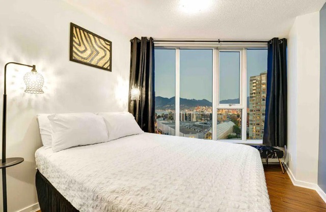 Family-Friendly Condo near Rogers Arena | Parking | Gym| Pool & Sauna