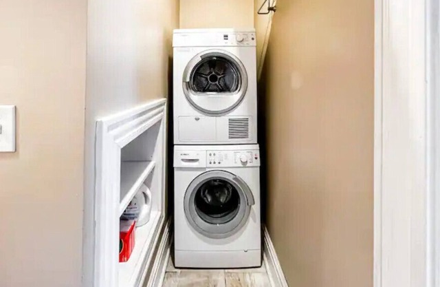 In unit washer & dryer Disney+, Netflix & Hulu