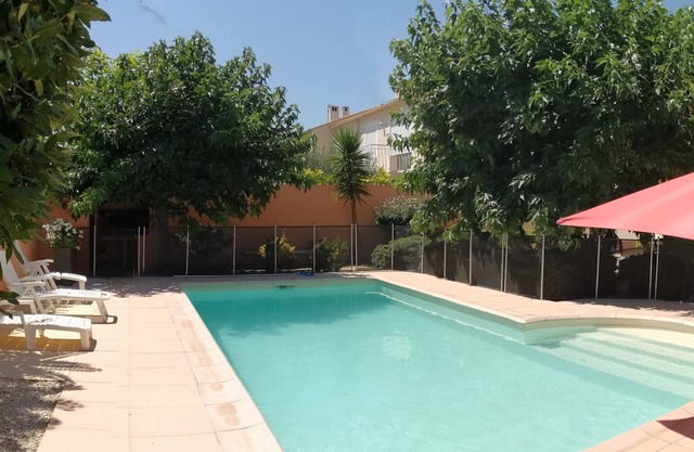 In villa F3 apartment with swimming pool