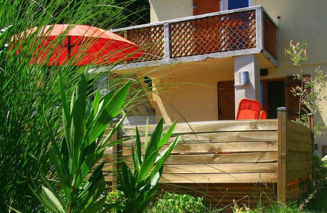 Independent apartment in large property overlooking Largentière