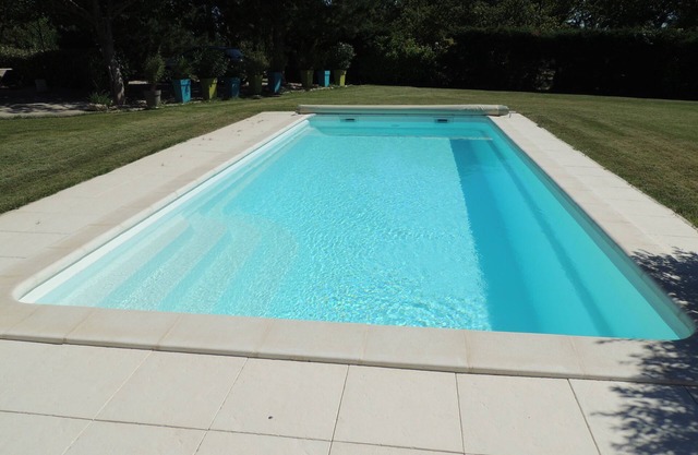 Casa individual en un lote grande con piscina privada climatizada