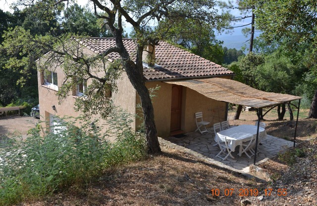 CASA INDIVIDUAL EN PAZ Y EN EL BOSQUE