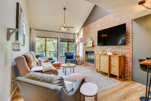 Indoor Pool Access and Deck Galena Family Getaway!