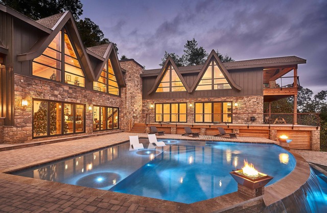 Infinity Pool & close to Downtown Blowing Rock is a 5Bdrm Villa ; luxury views
