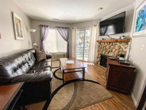 Inn Building Condo 206 Beautiful updated condo