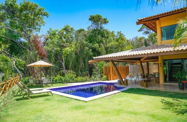 Intimate 4 suite villa in a garden setting