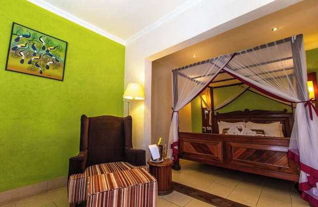 Intimate Lakeside Room, Ideal Setting for a Relaxing Nature Break | Free Parking