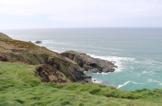 IRIS COTTAGE, character holiday cottage, with open fire in Pendeen
