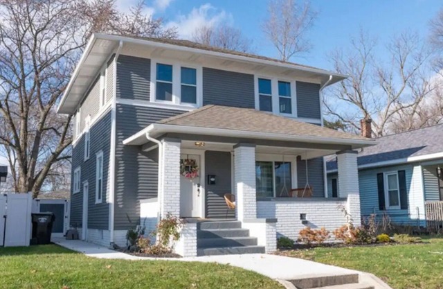 IRISH COVE GETAWAY! Walk to Notre Dame! Host a Tailgate with 2 homes!!