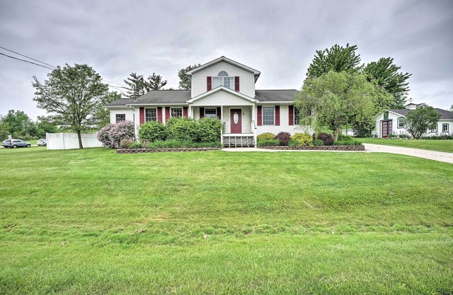 Furnished Deck & Playset: Irish Hills Farmhouse!