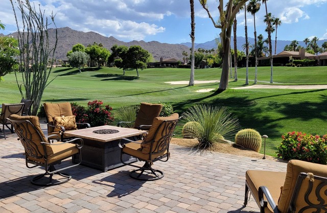 Retiro remodelado en el décimo green en Ironwood Country Club