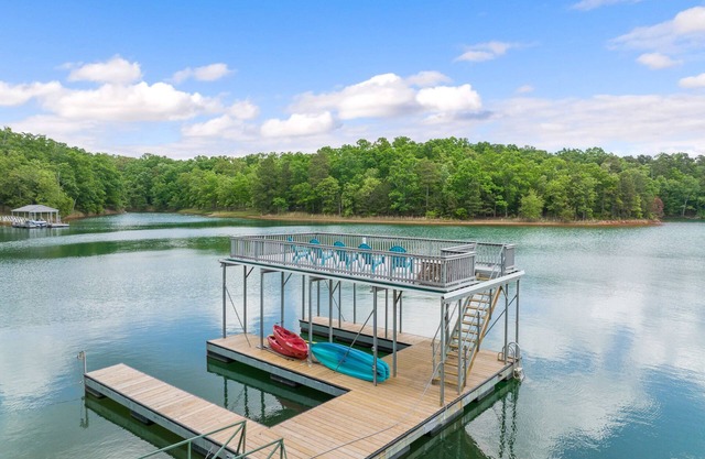 ¡Es una gran vista de la presa! LAKEFRONT Casa 4BR / 3B ideal para familias en el lago Hartwell