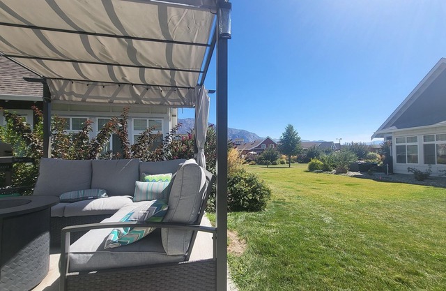 Spacious + modern, family-friendly cottage in wine country🍷
