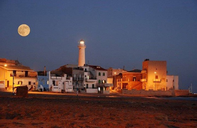 Casa Adelaide en el corazón de Punta Secca a cinco metros de la playa