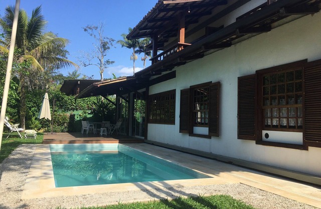 Condominio Itamambuca 15 personas 5 suites 11985367259 piscina pie en la arena