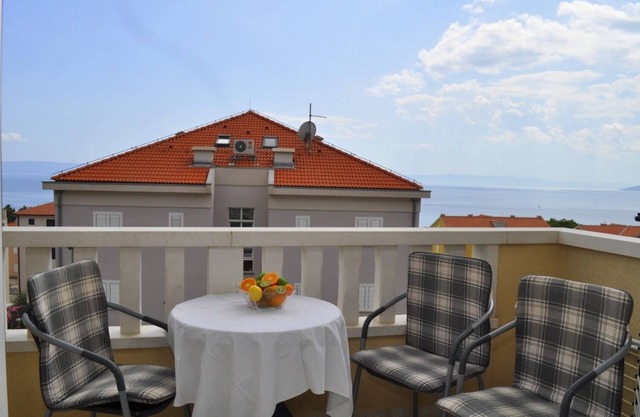 Ivi - big Parking and Courtyard - SA5