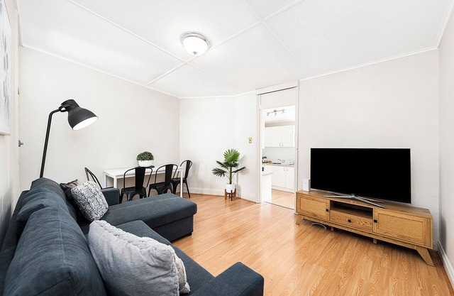 Jam Home | Heart of Newtown Gem Stylish Central Convenient minutes to King St