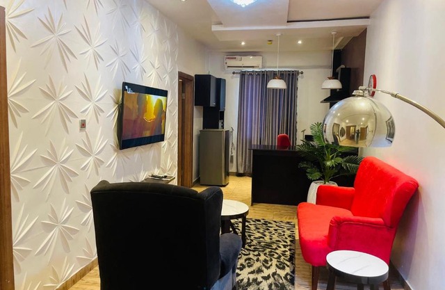 James Court Hotel & Luxury Apartments