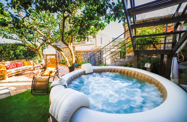 Jamm - Casa con jacuzzi, terraza y estacionamiento.