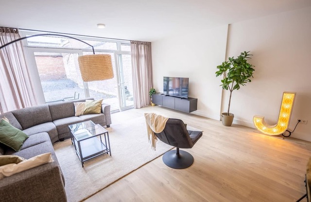 Jaw-dropping 3 Bedroom Apartment 117m2 -NB304J-