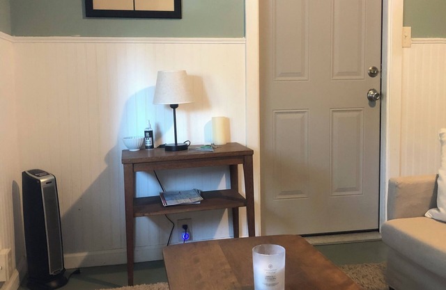Jersey Street Gem: Charming 1 Bedroom 1Bathroom