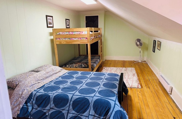 Cozy cottage style apartment in Newboro close to many interesting places!
