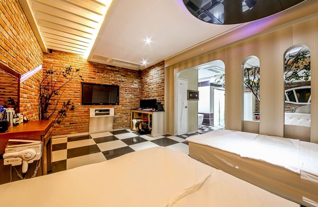 Jinju Hotel for a day