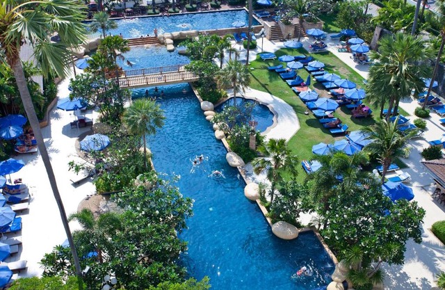 Jomtien Palm Beach Hotel and Resort