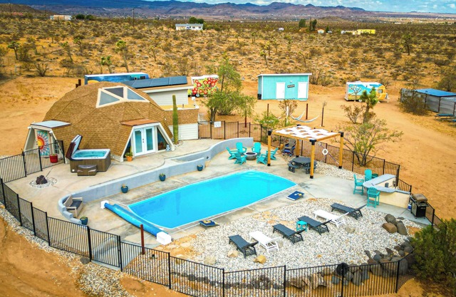 Serenity Dome Resort cerca de Joshua Tree - Calefacción / AC / Piscina