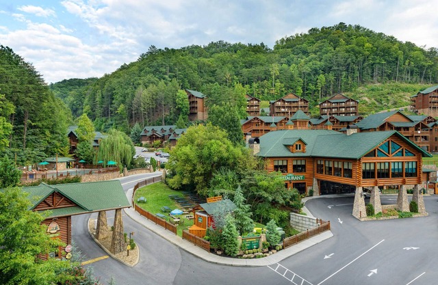 June 23-30, 2024, Vacation Resort in Gatlinburg, TN w/ Waterpark, 3 BR Sleeps 12